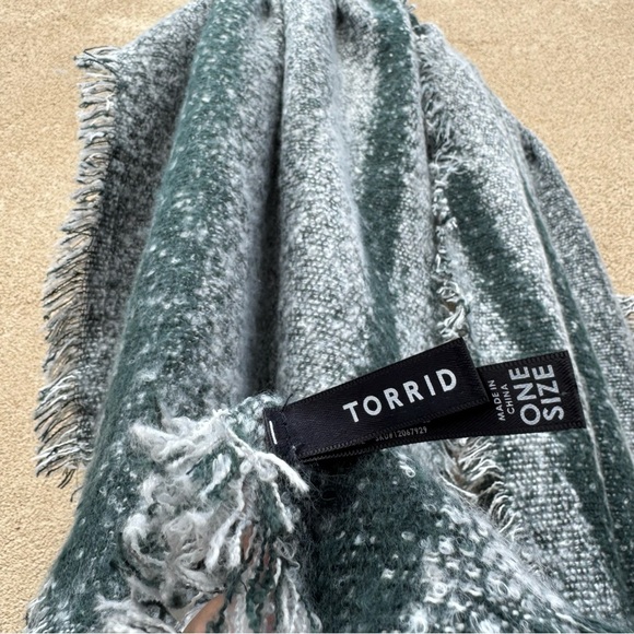 TORRID Green/White Marled Fringe Long Warm Bias Cut Scarf Wrap - Picture 7 of 9